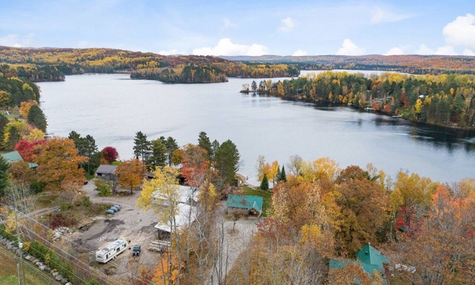 Madawaska Valley Cottage | Beautiful Cozy 3 Bedroom Cottage on the Lake