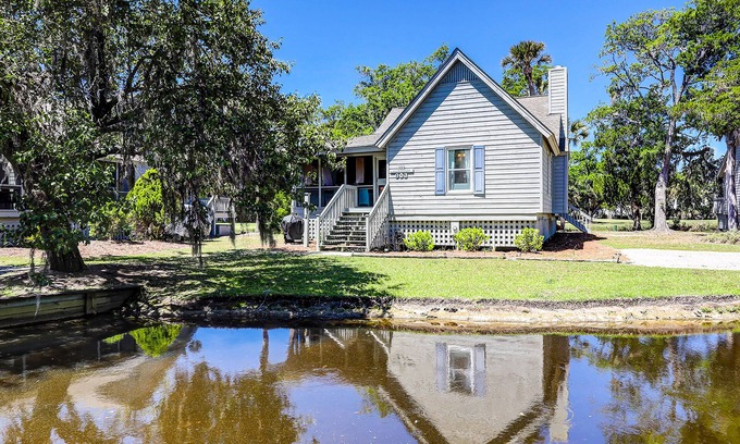 Oak Grove House | Beautiful Dog-Friendly Home w/Wonderful Golf Course Views, Free WiFi, & A/C