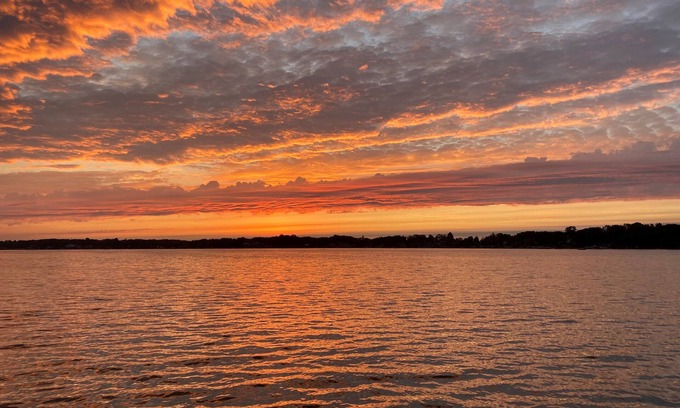 Edwardsburg Cottage | Beautiful Eagle Lake home close to ND perfect for Large families.