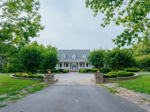 McCain House | Beautiful Estate in 19 acres of land in Apex