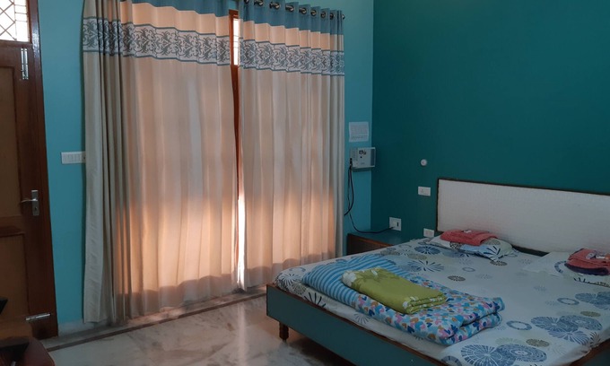 Gomti Nagar Apartment | Beautiful Fully Furnished 2BHK Suite - rooms, lobby, kitchen, bathrooms, Garden