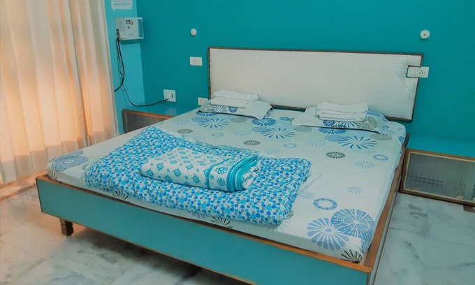 Gomti Nagar Apartment | Beautiful Fully Furnished 2BHK Suite - rooms, lobby, kitchen, bathrooms, Garden