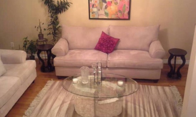 Dollard-des-Ormeaux House | Beautiful getaway with free private parking
