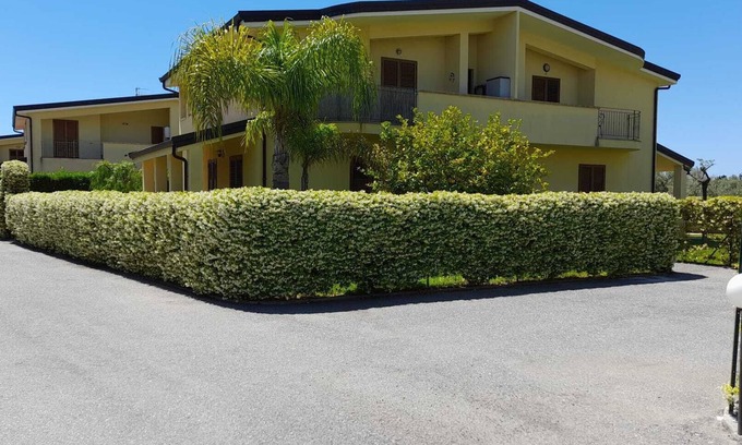 Caulonia Apartment | Beautiful Garden Apartment in Private Beachfront Development