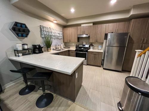 Sylmar Bed & Breakfast | Beautiful Gated two story House