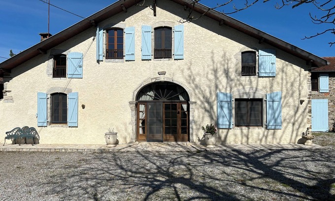 Auterrive House | Beautiful Gite with Swimming Pool in Auterrive, South West France