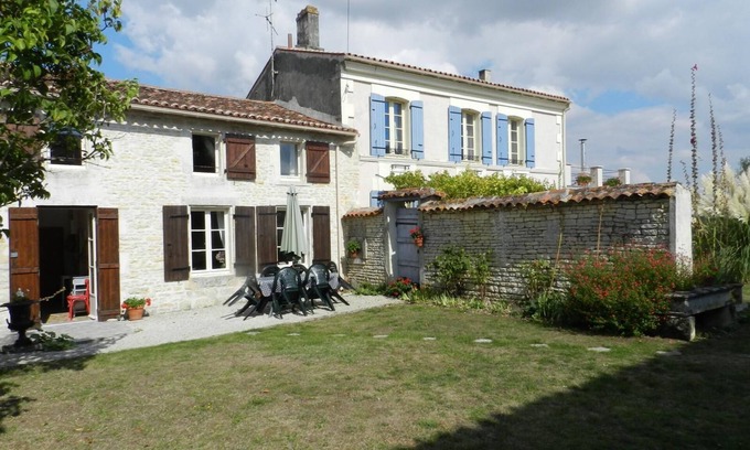 Nantille House | Beautiful Gite with pool and jacuzzi 6 pers 3 bedrooms