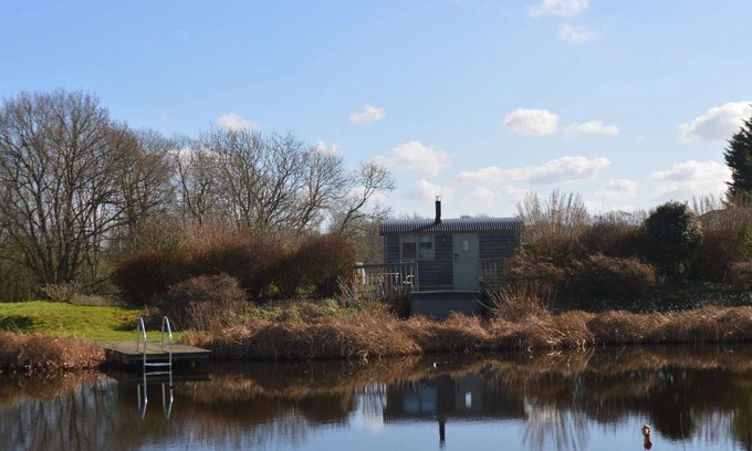 Badlesmere Cabin | Beautiful Glamping Hut in stunning rural location with Exclusive Hot Tub