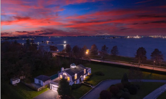 Fifth Ward House | Beautiful Harbor View 4-Bedroom Home/Inground Pool
