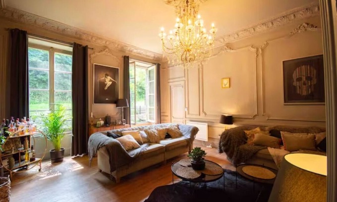 Vire House | Beautiful, Historic Manoir in Semi-rural Setting, Central to Tourist Sites