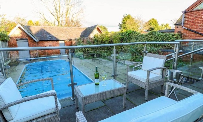 West Hallam House | Beautiful Holiday Home Village Sleeps up to 6