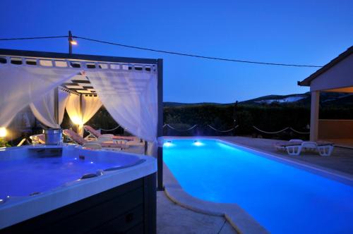 Plano Villa | Beautiful Holiday Home "Villa Luka"