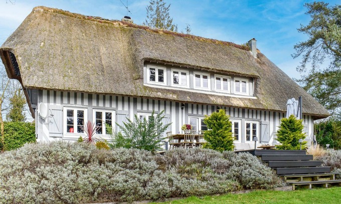 Le Breuil-en-Auge House | Beautiful home in Le Breuil-en-Auge