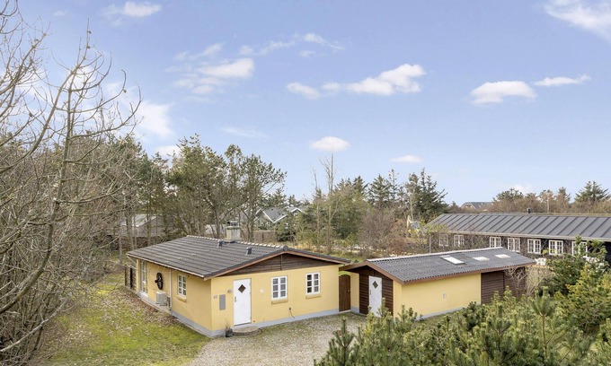 Blavand Strand House | Beautiful home in Blåvand with WiFi