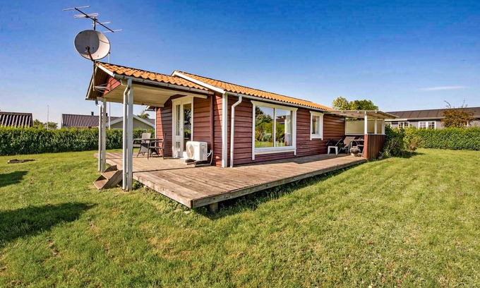 Skastrup Strand House | Beautiful home in Bogense with WiFi