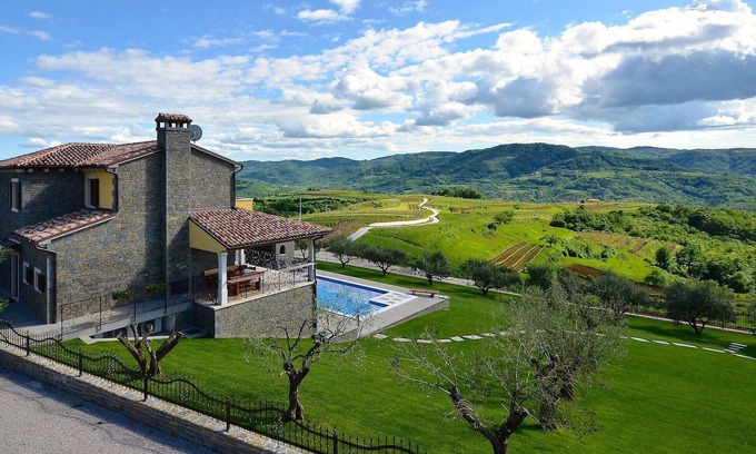 Sculci House | Beautiful home in Buzet with sauna
