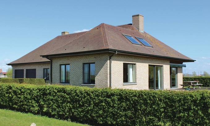 Beerst House | Beautiful home in Diksmuide with WiFi