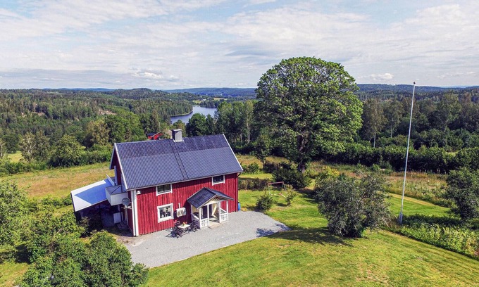 Ed House | Beautiful home in Ed with kitchen