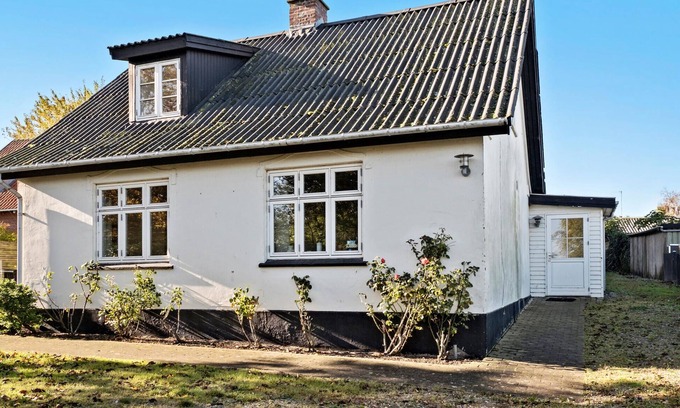Sklskr House | Beautiful home in Omø with WiFi