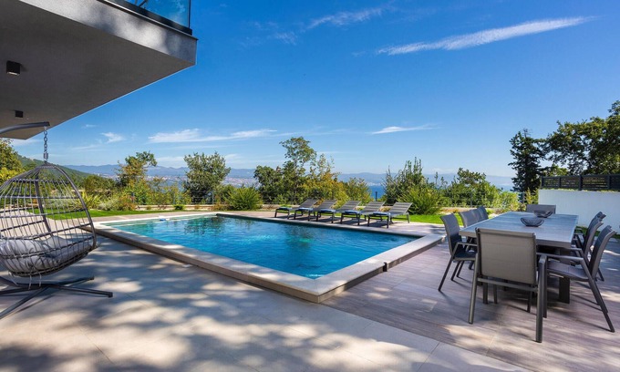 Opric House | Beautiful home in Opric with WiFi
