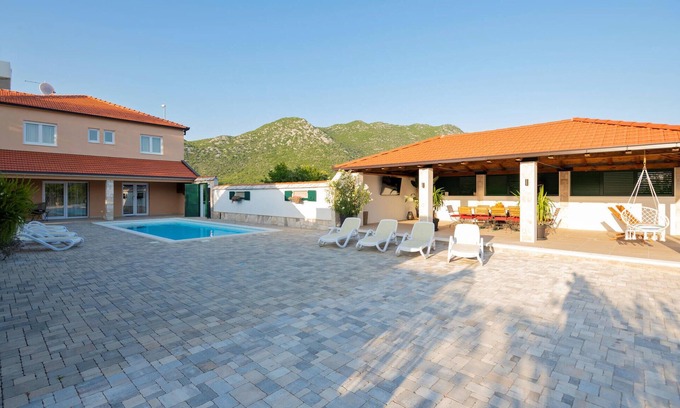 Vrgorac House | Beautiful home in Zavojane