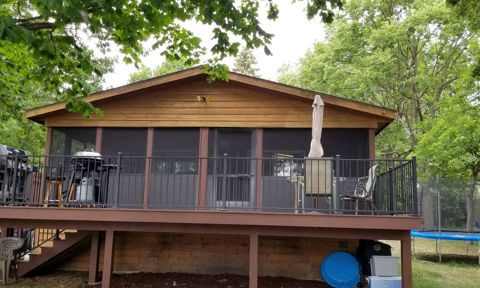 Darwin House | Beautiful Home on Lake Washington - Pontoon Included with Rental!
