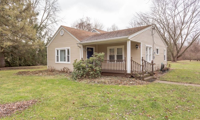 Toledo House | Beautiful home that is quiet, private and secluded. Close to everything!