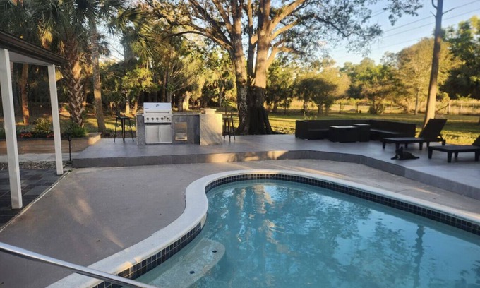 Naples House | Beautiful home w/Pool & soaker tub!