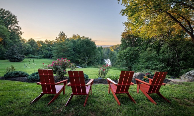 Oakpark House | Beautiful home with mountain and river views.