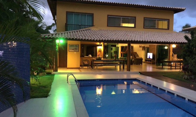 Praia do Forte House | Beautiful House, closed cond, close to the beach, 04 suites, accepts small animals