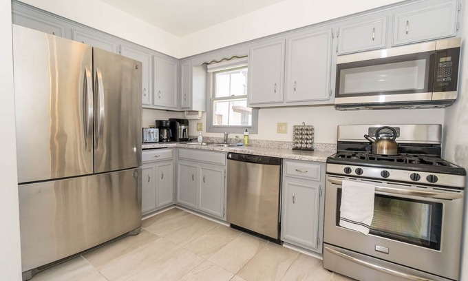 Carol Stream House | Beautiful House in Carol Stream near Downtown Chicago
