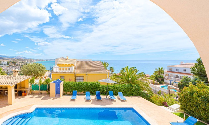 Coveta Fuma Villa | Beautiful house with sea views, 15 min walking from the beach and Tram station
