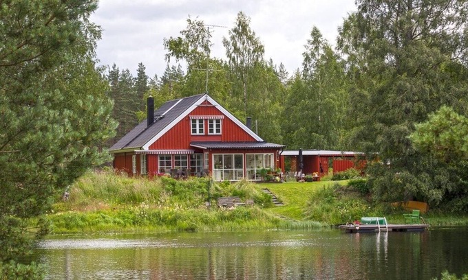 Bredsjo House | Beautiful House with Sauna on Lake