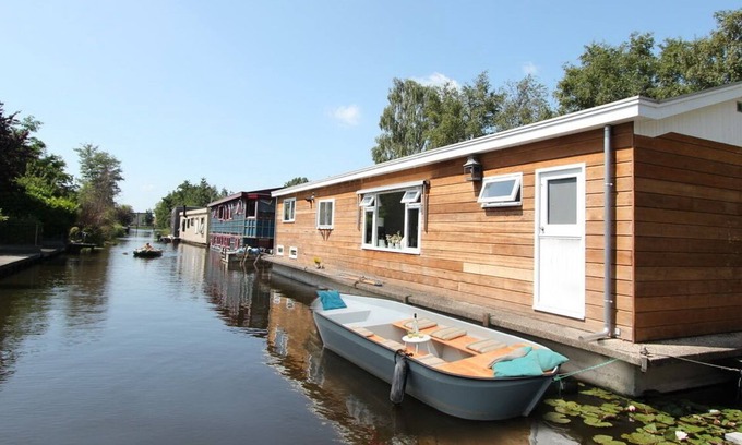 Zaandam Boat Rental | Beautiful houseboat at 15 min. from Amsterdam Central!