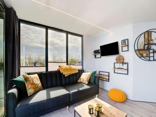 Volendam Boat Rental | Beautiful houseboat in Marina of Volendam, cleaning included