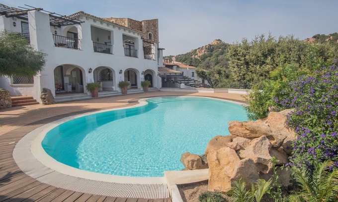 Liscia di Vacca Apartment | Beautiful Il Giardino degli Oleandri one bedroom Premium Apartment sleeps 4