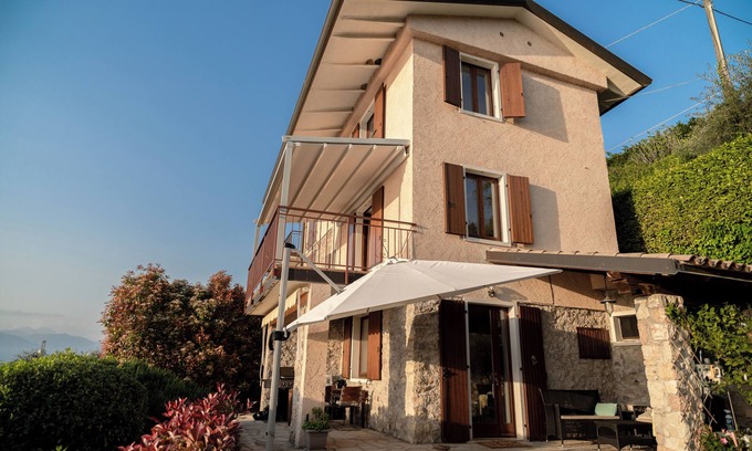 Torri del Benaco House | BEAUTIFUL LAKE OF GARDA VIEW, surrounded by greenery, WI-FI and AIR CONDITIONING included.