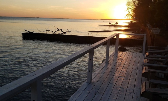 Town of Essex Cottage | Beautiful Lake Erie