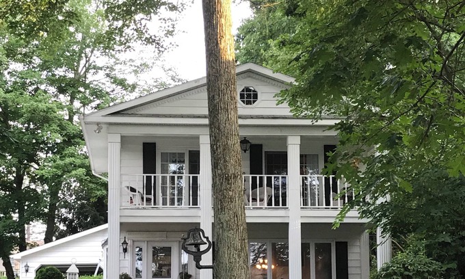 Battle Creek House | Beautiful Lake Front property on Fine Lake. Summer/Winter enjoyment