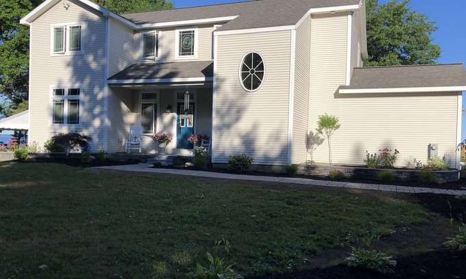 Pulaski House | Beautiful Lake Front Property…A relaxing “Happy Place” of sunsets!