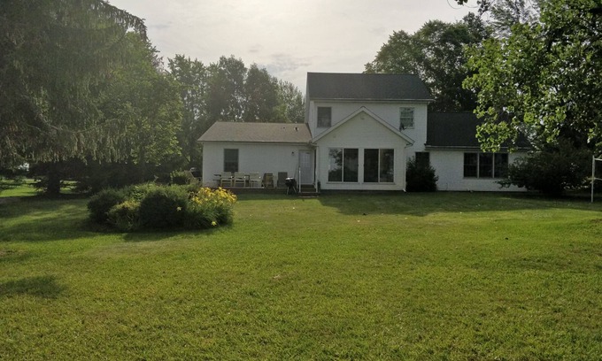 Warsaw House | Beautiful Lake Home in a quiet relaxing setting. Access to paddle boats.