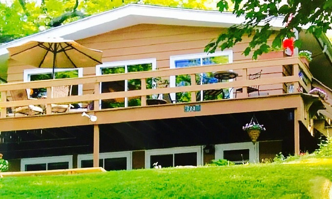 Ripon House | Beautiful Lake House Located on the Southern Shore.