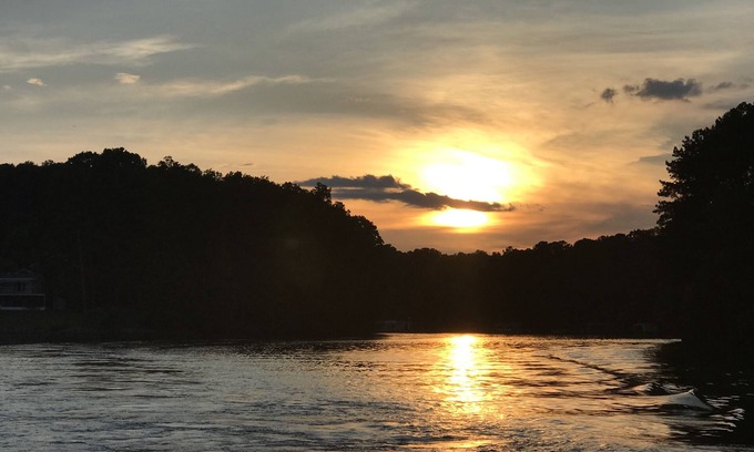 Cumming House | Beautiful Lake Lanier! Large two story dock and toys, paddle boards & kayaks