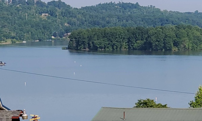 Senecaville House | Beautiful Lake view from the Upper Deck! Entire House!