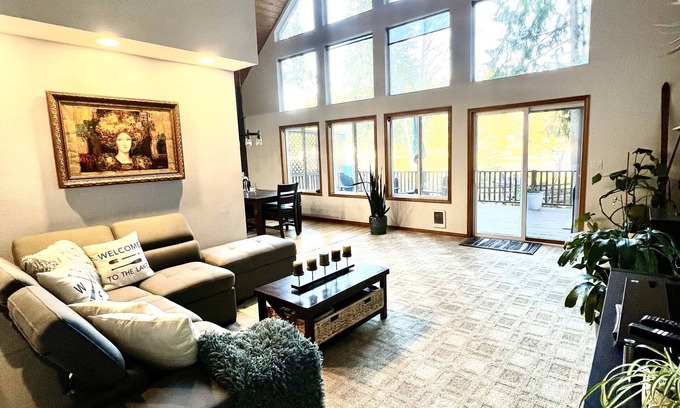 Lake Roesiger House | Beautiful lakefront Casa del Lago on Lake Roesiger