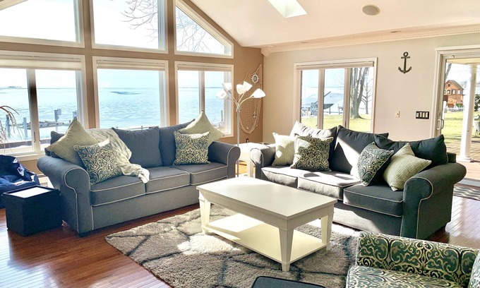 Anchorville House | Beautiful Lakefront Home On Lake St Clair!
