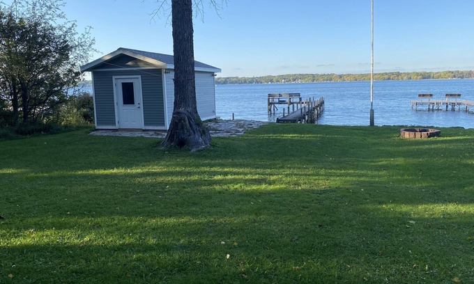 Ripon House | Beautiful Lakefront home on Big Green Lake