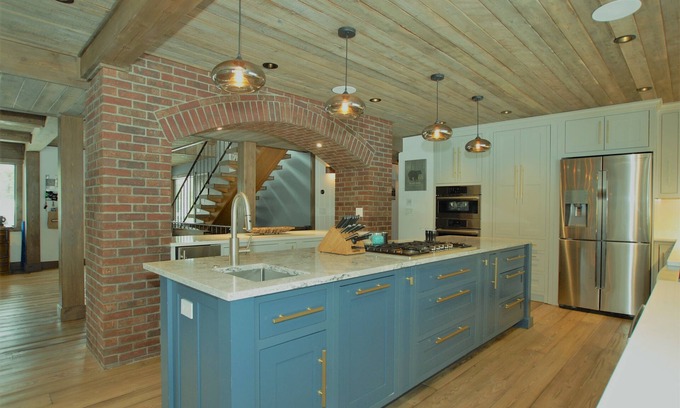 Banff House | Beautiful large home in the heart of Banff, walking distance to everything.