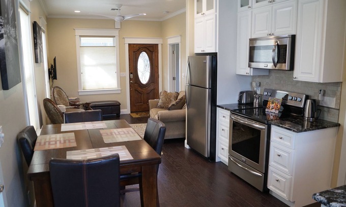 Historic Railroad District House | Beautiful little place. Walk to town and theaters!