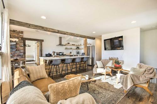 Livingston House | Beautiful Livingston Home with Mountain Views